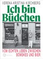 "Ich bin Büdchen", "Vom echten Leben zwischen Bömskes und Bier". Eine Frau steht vor einem kleinen Laden.