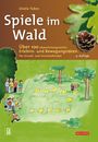 "Spiele im Wald" zeigt Kinder, die im Grünen spielen. Eine Illustration mit Bäumen und gelben Quadraten auf dem Boden.
