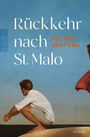 „Rückkehr nach St. Malo“ von Hélène Gestern. Ein Mann hockt am Strand mit blauem Himmel im Hintergrund.