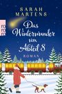 „Sarah Martens, Das Winterwunder von Abteil 8, Roman.“ Eine winterliche Szene mit Zug und Frau mit Hund.
