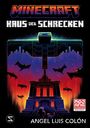 „MINECRAFT: HAUS DER SCHRECKEN“ von Angel Luis Colón. Ein Gebäude mit leuchtenden Fenstern, umgeben von fliegenden Kreaturen.