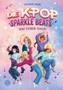 "Victoria Hahn, Die K-Pop Sparkle Beats, Tanz deinen Traum" in bunter Schrift. Jungen tanzen fröhlich, Noten und Herzen umgeben sie.
