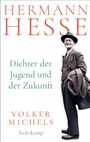 „HERMANN HESSE“, „Dichter der Jugend und der Zukunft“, „VOLKER MICHELS“, „Suhrkamp“. Ein Mann im Anzug mit Hut lächelt.