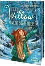 "MEIN WILLOW ADVENTSKALENDER" von Sabine Bohlmann, ein Mädchen im Schnee, mit rotem Haar und einem karierten Schal.