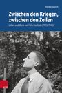 "Zwischen den Kriegen, zwischen den Zeilen" von Harald Tausch. Schwarz-Weiß-Foto eines Mannes im Profil mit Bäumen im Hintergrund.