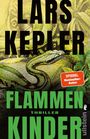 Texte: "Lars Kepler", "Flammenkinder", "Thriller", "Spiegel Bestseller-Autor". Illustration einer grünen Schlange im Dschungel.