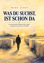 Text: "Was du suchst, ist schon da. Ein spiritueller Roman über Angst, Loslassen und inneren Frieden." Illustration: Person in Anzug geht auf Sonnenuntergang zu, umrahmt von Hecken.
