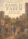 „MADISON HARPER“, „FAMILIE FABER“, „HINTER DEN WOHNBLOCKEN“. Illustration: Familie geht durch Gartenweg, umgeben von Blumen.