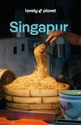 Text: "lonely planet Singapur". Eine Hand hebt mit einer Zange gebratene Nudeln aus einem Holzkorb.