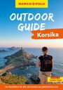 Titel: "Outdoor Guide Korsika". Eine Frau mit Rucksack blickt auf eine Küstenlandschaft mit Turm und Meer.
