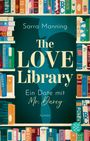 "Ein Date mit Mr. Darcy. Der Titel "The LOVE Library" von Sarra Manning. Im Hintergrund sind Bücherregale und Silhouetten zu sehen."