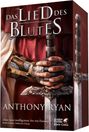„Das Lied des Blutes“, Anthony Ryan. Zitat über neue Fantasy. Ein Krieger hält ein Schwert mit verzierten Griff.