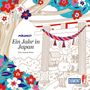 "Ein Jahr in Japan: Eine Ausmal-Reise. Illustration von Bäumen, einem Torii und einer Katze mit Blumen in kräftigen Farben."