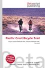 "Pacific Crest Bicycle Trail" steht in roter Schrift, darunter Nationalparks. Zwei Radfahrer auf einem staubigen Weg durch eine Landschaft.