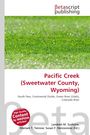 "Pacific Creek (Sweetwater County, Wyoming)" steht zentriert, darüber ein Publisher-Logo. Im Hintergrund grüne Wiese.
