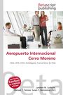 „Aeropuerto Internacional Cerro Moreno“; Menschen warten mit Gepäck in einem modernen Flughafenterminal.