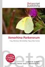 "Xenorhina Parkerorum. Frosch, Montane, Microhylidae, Papua-Neuguinea. Ein gelber Schmetterling auf einer violetten Blüte."