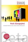 „Pack (Gargoyles)“ zeigt Silhouetten vor einem großen Fernseher mit Regenbogenbildschirm.