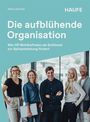 "Die aufblühende Organisation" von Marie Günther, Haufe. Fünf lächelnde Personen stehen eng beieinander vor einem Fenster.