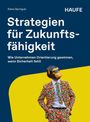 „Strategien für Zukunftsfähigkeit“, bunter Anzug mit abstraktem Löwenkopf, blauer Hintergrund, gelber Akzent.