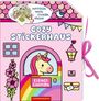 Text: "AUFSTELLEN, MALEN, STICKERN, SPIELEN!", "COZY STICKERHAUS", "KLEINES EINHORN". Ein Einhorn auf einer bunten Tür.
