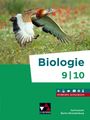 „Biologie 9|10“, „Hybrides Schulbuch“, Logo von C.C. Buchner. Ein Vogel fliegt über eine blühende Wiese.