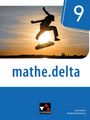 "9", "mathe.delta", "Gymnasium Berlin/Brandenburg". Ein Skater springt bei Sonnenuntergang in der Luft.