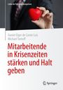 "Liebe als Führungskompetenz. Mitarbeitende in Krisenzeiten stärken und Halt geben." Eine Hand hält ein rotes Herz.