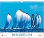 Kalendercover: "SEgelN 2027". Segelboote auf dem Meer mit weißen Segeln unter blauem Himmel.