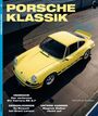 „PORSCHE KLASSIK 34“. Ein gelber Porsche 911 auf Metalloberfläche, stilvolle Aufnahme von oben.
