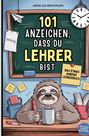 "101 Anzeichen, dass du Lehrer bist" steht auf einer Tafel. Ein müdes Faultier mit Kaffee sitzt darunter.