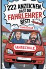 „222 Anzeichen, dass du Fahrlehrer bist!” Ein rotes Fahrschulauto mit verängstigtem Schüler und erschrockenem Lehrer.