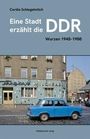 Cordia Schlegelmilch, Eine Stadt erzählt die DDR. Wurzen 1945-1988. Ein blaues Auto vor einem Gebäude.