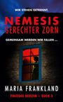 „Wir stehen getrennt. Nemesis - Gerechter Zorn. Gemeinsam werden wir fallen … Maria Frankland. Finstere Herzen – Buch 3.“ Eine dunkle Silhouette vor einem roten Fenster.