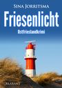 Text: "Sina Jorritsma, Friesenlicht, Ostfrieslandkrimi." Ein Leuchtturm hinter Dünen unter blauem Himmel. 