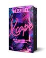 Auf dem Buchcover steht "ALISA BEL", "Xcape", "Wir sind eine Illusion, Alice. Kannst du entkommen?" in Neonfarbe.