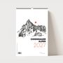 „CHIEMGAUER ALPEN 2027“; Illustration: Berge, Hütte, roter Kreis als Sonne, minimalistischer Stil.