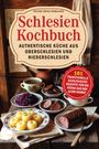 "Schlesien Kochbuch" und weitere Texte darauf in roten und schwarzen Lettern. Verschiedene regionale Speisen auf Holztisch.