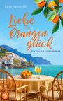 „Liebe mit Orangenglück: Ein Italien-Liebesroman“. Orangen, Tisch mit Stühlen, Küstenstadt, Meer, blauer Himmel.