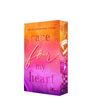 "race for my heart" in geschwungener Schrift auf pink-orange Hintergrund, Motorradhelm und tropische Akzente.