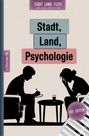 "Stadt, Land, Psychologie", 105 Seiten, zwei Personen im Gespräch, eine schreibt, die andere wirkt nachdenklich.