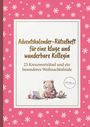 "Adventskalender-Rätselheft für eine kluge und wunderbare Kollegin." Illustration: Teddybär mit Buch, Laptop, Geschenk.
