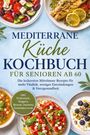 "Mediterrane Küche Kochbuch für Senioren ab 60. Frische Gerichte und Zutaten wie Salate, Fisch und Desserts, dekorativ angeordnet."