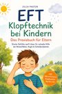 Titel: "EFT Klopftechnik bei Kindern". Ein Junge klopft sanft auf seine Stirn und Brust, mit sonniger Landschaft im Hintergrund.
