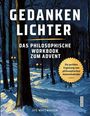 „GEDANKENLICHTER - Das philosophische Workbook zum Advent“ von Ute Wattwasser. Waldszenerie bei Nacht.