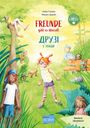 Buchtitel: "FREUNDE gibt es überall". Kinder spielen fröhlich im Grünen. Edition bi:libri Logo unten.