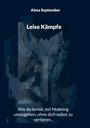 "Leise Kämpfe. Wie du lernst, mit Mobbing umzugehen, ohne dich selbst zu verlieren." Abstraktes, blaues Gemälde.