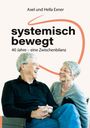 „Axel und Hella Exner: systemisch bewegt, 40 Jahre – eine Zwischenbilanz.“ Ein lachendes älteres Paar sitzt eng zusammen.