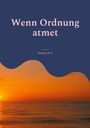 Text: "Wenn Ordnung atmet. Ein Zwischenstand im funktionierenden Chaos. Kathrin H-T." Unten Sonnenuntergang am Meer.