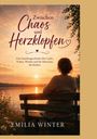 "Zwischen Chaos und Herzklopfen. Eine Familiengeschichte über Liebe, Verlust, Wunder und die Menschen, die bleiben." Eine Frau sitzt auf einer Bank am See bei Sonnenuntergang.